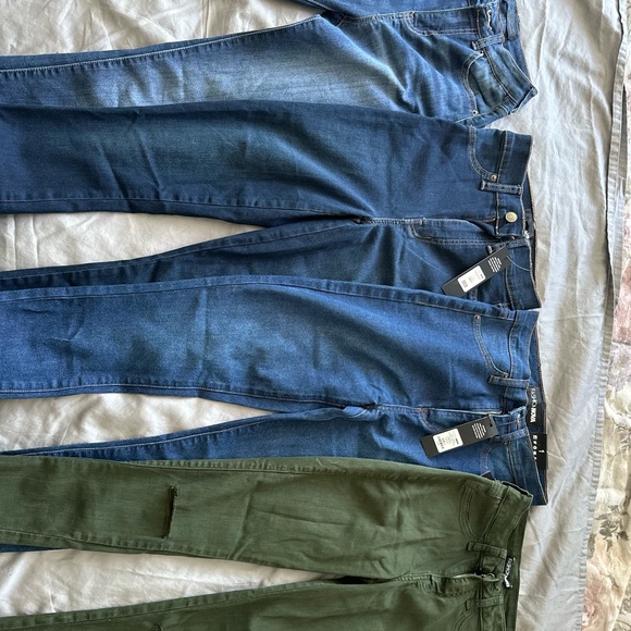 Fashion Nova NWT Skinny Jeans Size 0/1 - Picture 9 of 9